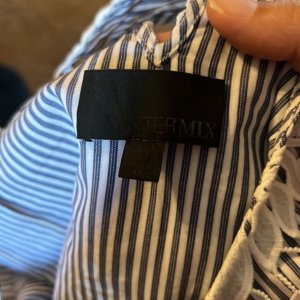 Intermix medium blouse - Picture 7 of 7
